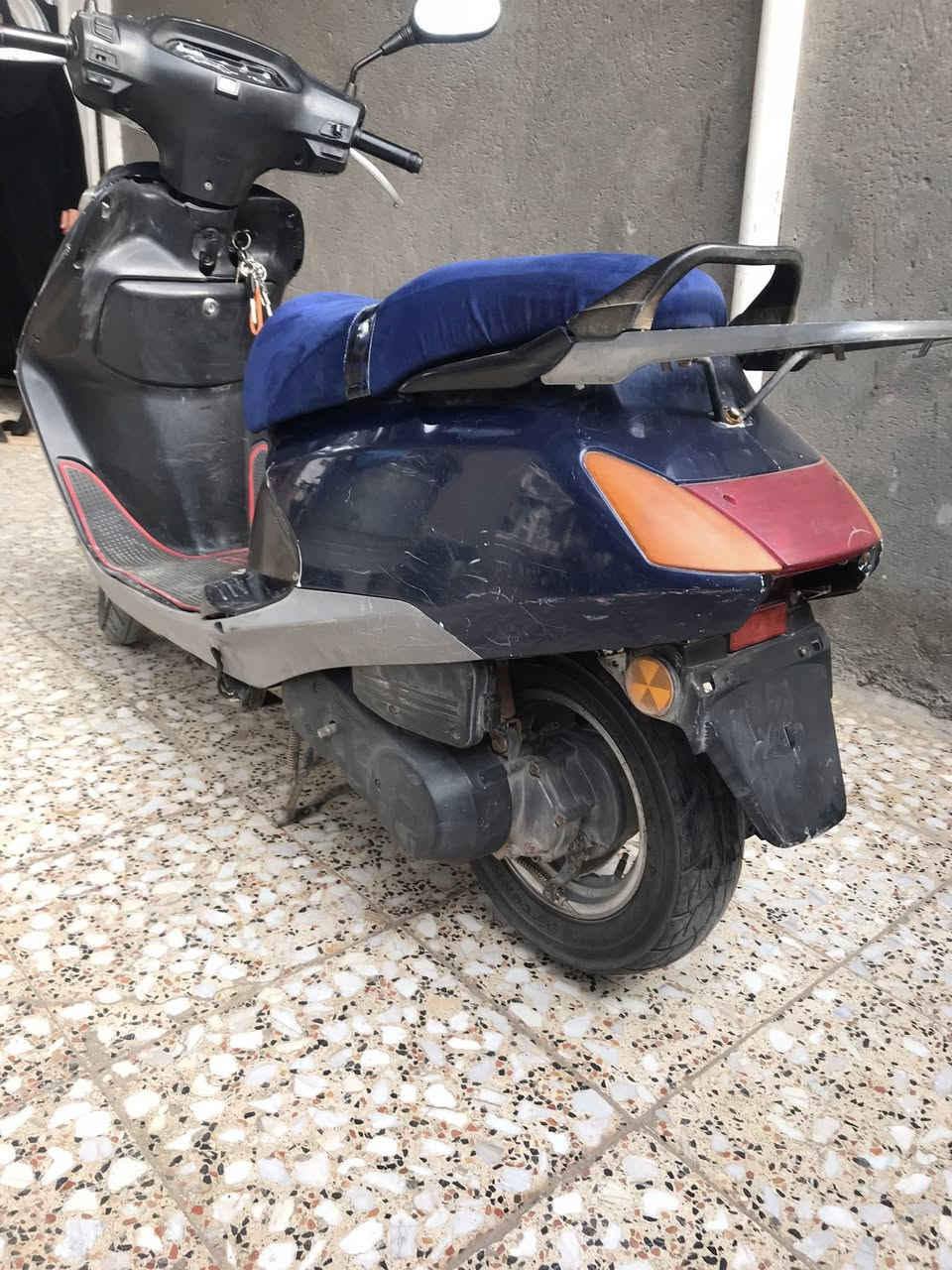 دراجه سبيسي للبيع عوزهة فقط صالصنه مالته طاكه بريك خلفي امامي شغال كهربائيات شغاله  مكينتهة. ناعمه عوزها بس صالنصه تريد تبدلها تريد تلحمها بكيفك دراجه كلشي ما عوزها السعر ١٧٥ المكان واسط النعمانيه الاستفسار خاص اول اتصل ***********
