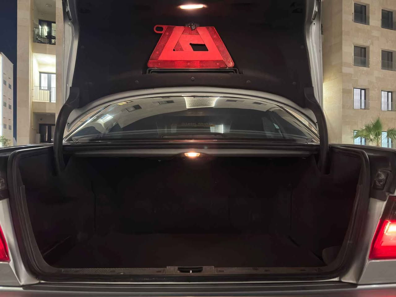 مرسيدس بنز…الأفضل ولا شيء سواه ✨❤️
نقدم لكم ايقونة الفخامة W210 
Mercedes-Benz E 320
انتاج 2001
محرك 320 بانزين بقوة 270 حصان  ✅
بدون حادث فقط صبغ جمالي في الخارج صفحتين✅
السياره جديدة بمعنى الكلمة
سيرفس كامل من منضومة بانزين ومنضومة تبريد وتخم تايرات مع الويل كب جديد
للتواصل والاستفسار للجادين فقط 
***********
ولمعرفة السعر  كتابة تم بالتعليقات بغداد, العراق
