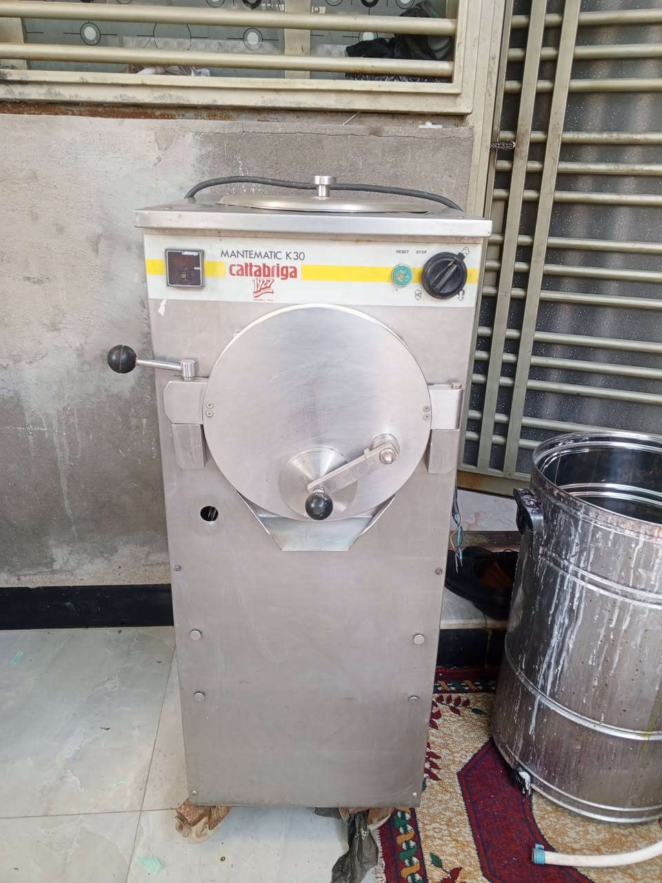 تصفية محل مرطبات المكائن للبيع
بستره صناعيه 60لتر /1
انتاجيهDS إيطالي عدد /1 
مع الشلال
سوفت تركي عدد 1
ماكنة ازبري ايطاليا ثلاث احواض/1
عارضة ايطاليه 12 بلنكات عدد/ 1
بلنكات حديد عدد /18
عارضة تجميد ايطاليه افقيه /1
ميز عرض عدد2 طول 3م /1.5 م
ميز جلوس منوع عدد6 /كراسي عدد 16 

علمآ جميع المواد استعمال قليل
*********** ابوالحسن 

📍عنوان البصره
