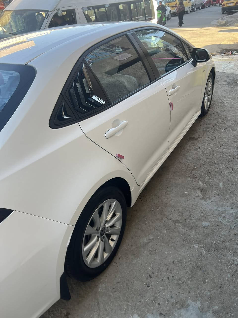 كورلا 24 خليجي ماشية 88 بيها طخة بلباب موضحة بلصورة سعرها 140 وبيها مجال  مكان السيارة بعداد الحرية 
***********
