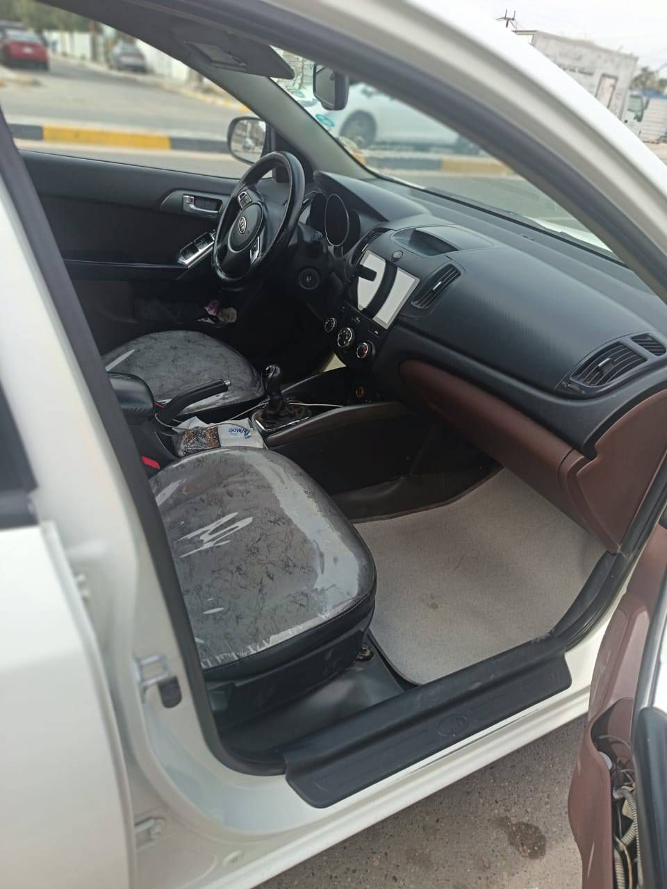 السلام عليكم ورحمة الله وبركاته
سيراتو ٢٠١١ خليجي رقم سليمانية الجديد سيارة بدون ضربة بدون صبغ كفالة عامة عدا بارد قليل بالجاملغ الأمامي كير مكينة تبريد كفالة ع فحص مكاني بغداد حي العامل السعر ١١٥ وبيها مجال واسف على الإطالة تحياتي *********** متواجد واتساب 🙏
