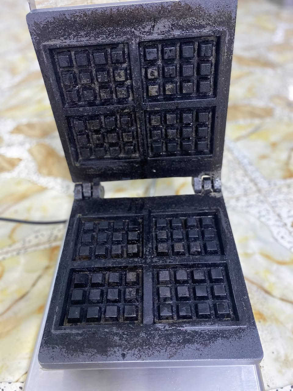 مكاين حلويات گريب + وافل ايطالي للبيع مستخدم شي قليل للبيع بسعر مناسب جدا اثنينهم ب200 الف الي يعرف سعرهن يدري شكد رخيصات رقم التلفون *********** او تواصل وياي متواجد ماسنجر
