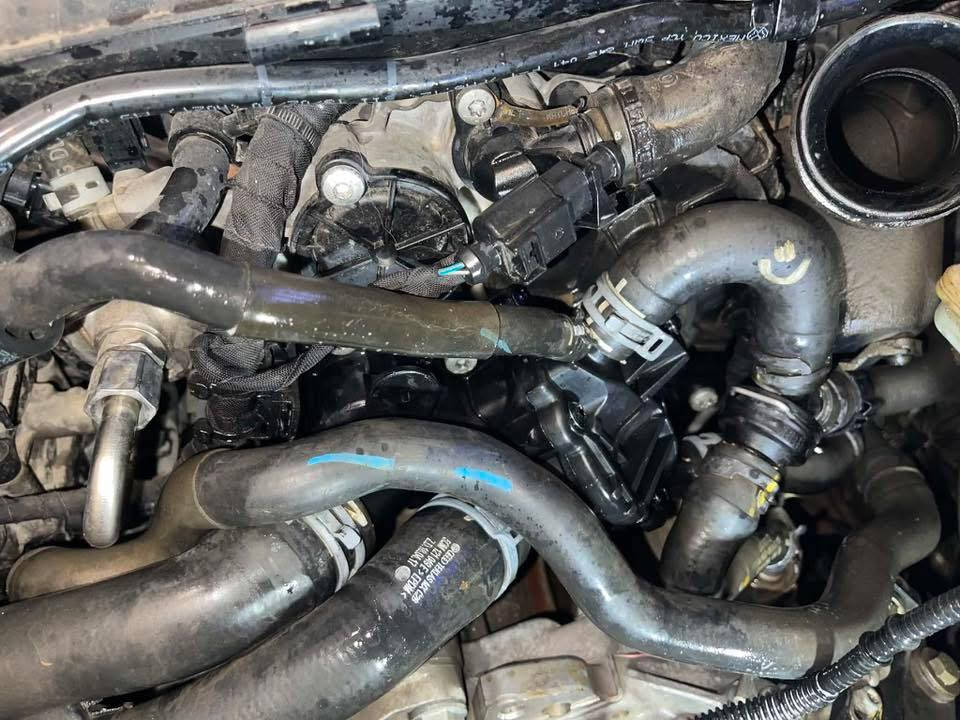 مركز شيرين لصيانة السيارات الالمانية
زبائننا الكرام

 السيارة الاولى 🚘: 

اشتكى الزبون من نقص كبير في ماء الراديتر، وبعد إجراء الفحص الكامل للمحرك تبيّن أن سبب المشكلة هو عطل في الـ Water Pump.
تم استبدال الواتر بامب بقطعة أوربية جديدة، مع تبديل ماء الراديتر الأصلي G12 evo الخاص بسيارات فولكس واگن، والذي يُنصح بتبديله كل 3 سنوات للحفاظ على كفاءة منظومة التبريد.
علماً بأن السيارة هي فولكس واگن جيتا (Jetta ) موديل 2020 بمحرك 1.4 تيربو . 

🌹

السيارة الثانية 🚖 :  

من خلال متابعة الزبون لمنشوراتنا واتباع تعليمات الصيانة الدورية، تم إجراء خدمة متكاملة لگير السيارة، تضمنت:
✅ تبديل هيدروليك كير ألماني مطابق لمواصفات المصنع
✅ تبديل فلتر الكير
✅ تنظيف الكنترول بالكامل لضمان أفضل أداء وسلاسة بالتبديل

⚙️ السيارة: فولكس واگن أطلس 2021
🔧 المحرك: 3.6

الصيانة الصحيحة تحافظ على عمر سيارتك وأدائها . 

🌹
🌹

‏‎زبائننا الكرام 

‏‎عروض وكالتنا 

‏‎١- تبديل هيدروليك كير بدون اجور عمل 🚘

‏‎٢- فحص كومبيوتر مجانا في وقت تحتاجه سيارتك الى فحص في حالة تبديلك لدهن المحرك في وكالتنا . 

‏‎٣- فحص للصدر الامامي مجانا في وقت تحتاجه سيارتك الى فحص في حالة تبديلك للدهن المحرك في وكالتنا . 

‏‎كذلك سوف تدخل تلقائيًا في السحبة الشهرية للفلاتر المجانية والسحبة الدهن المجاني كل ثلاثة اشهر. 

‏‎٤-زبائننا الكرام 

‏‎العرض الجديد من وكالتنا 

‏‎في حالة زيارتك لورشتنا سوف تدخل تلقائيا بالقرعة الشهرية الجديدة . 

‏‎وسوف تحصل بها على اجور عمل مجانية لاي صيانة تقوم بها في المستقبل حتى وان كان تعمير محرك 

‏‎🏆  العرض الجديد : 

‏‎٥-تبديل هيدروليك كير مجاني ( قرعة كل ثلاثة اشهر )

🌹
🌹

موقع شركتنا الجديد

‏https://maps.google.com/?q=36.168079,44.011108

‏‎‏‎شركة شيرين ( وكالة فولكس واگن & سكودا) 

‏‎اربيل  - قرب نقليات بغداد ( كراج بغداد) - بالقرب من مرطبات 9* 9 

***********-***********

‏‎الوكالة الالمانية الوحيدة في العراق 🇩🇪

‏#erbil #Atlas #kurdistan #Volkswagen #audi
