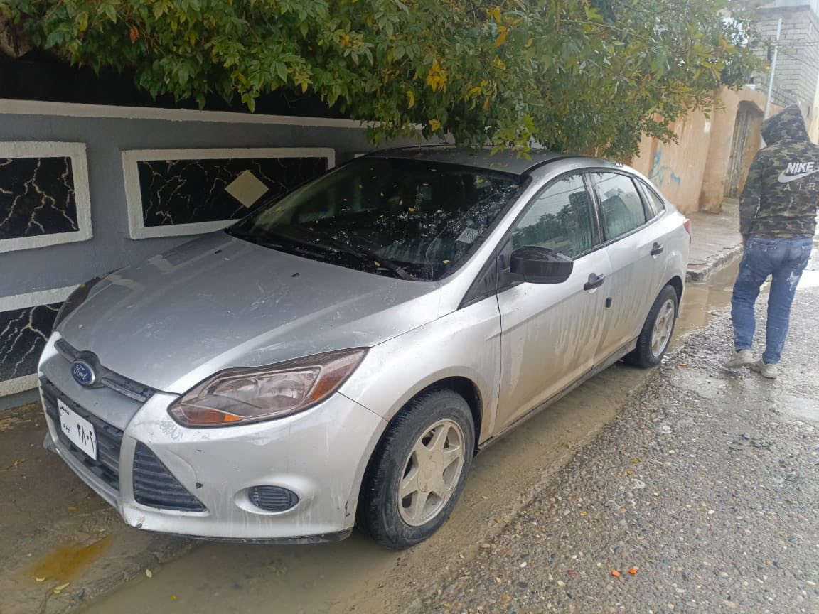 سياره فورد السعر ٦٠ وبي مجال قليل للتواصل *********** اسيا***********
