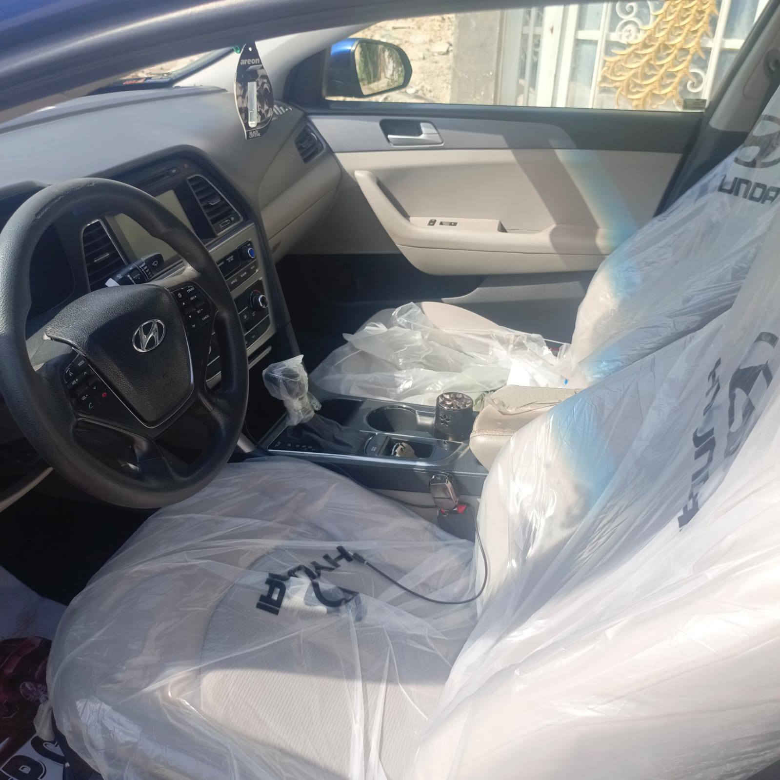 هيونداي سوناتا 2017 | محرك 2.4 GDI | وارد أمريكي (مواصفات مميزة)
السلام عليكم.. للبيع فقط (حسب الرغبة)
النوع: هيونداي سوناتا (Hyundai Sonata)
الموديل: 2017
المواصفات: وارد أمريكي (US Spec)
المحرك: 2.4 GDI (نشط  مفتوح) 
الحالة الميكانيكية والتقنية:
المحرك والجير: بحالة ممتازة، صيانة دورية
الدهن  (Full Synthetic) مع اهتمام خاص 
التبريد: تبريد ثلج ( على السويج ) 
بصمتين
الصدر جديد بالكامل 90%
الضرر: بدون حادث
 
الإضافات والمميزات:
شاشة كبيرة، كاميرا ، بلوتوث، مثبت سرعة.
وضعيات قيادة متعددة (Eco, Sport, Normal).
تخم تاير جديد
عبوة فيتم جديدة كاملة
شباج امامي نحلة
سيارة رقمها أربيل انكليزي وبأسم عربي عرف   
 تريد تحويل تريد وكالة حاضر وصفر غرامات شمالية وجنوبية وتعهد
مكان التواجد:  ( كربلاء)
السعر المطلـوب: [١٢٥ $]
 (قابل للتفاوض للشراي) او مراوس بسيارة عاليه كوري
للتواصل والاستفسار: [*********** ]
