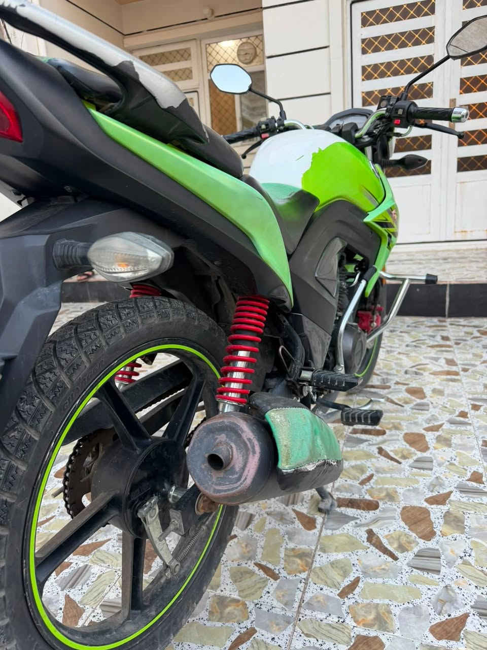 السلام عليكم شباب دراجه هاوجي للبيع موديل 21 
مسجل وكامل سعره 16 ونص وبي مجال 

***********
