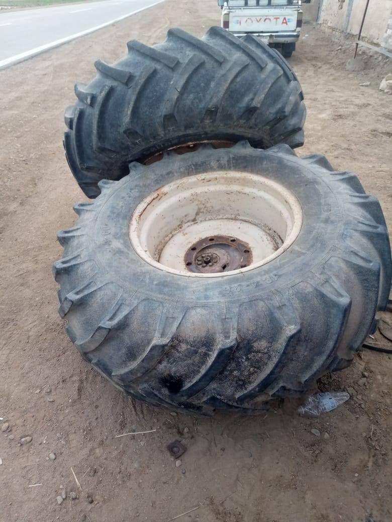 سلام عليكم تايرات حجم ٢٦/١٨ هوه ويله ميسان ***********
