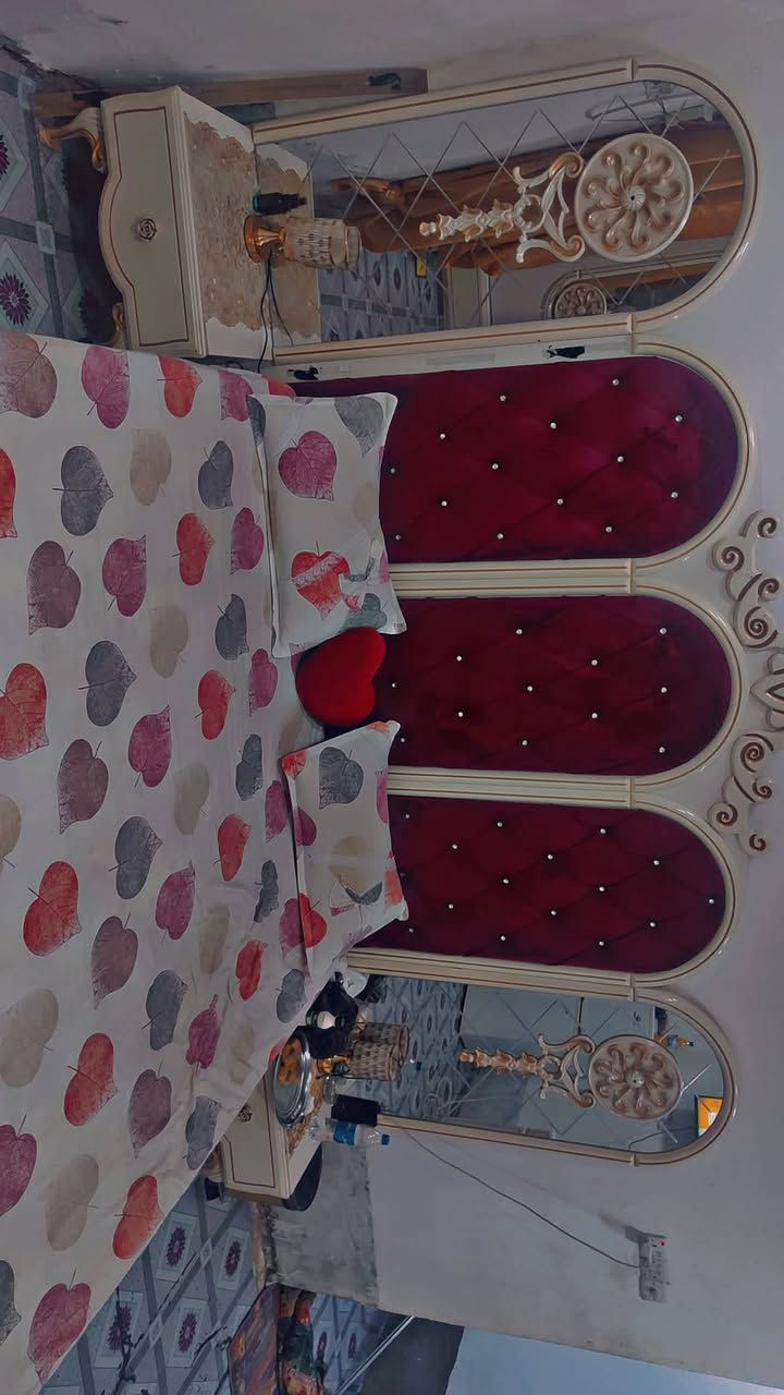 سلام عليكم من رخصت الادمن 
عرفه نظيفه اخو الجديد للبيع السعر 500وبيه مجال 
*********** واسط العزه جديده
