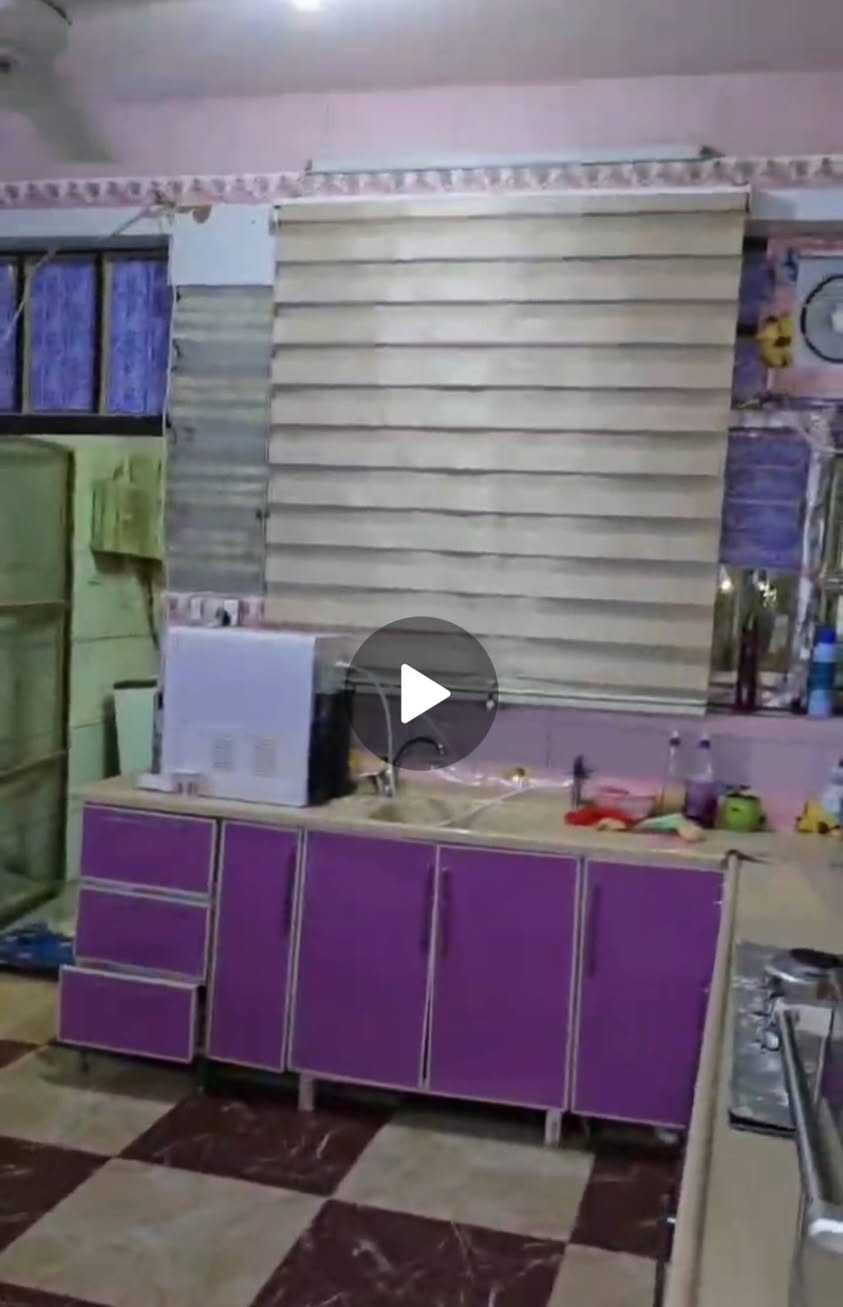 ارخص بيت في منطقة العطيفية وبخارطة بناء جدا كبيرة للبيع❗️

كلش مستعجل على البيع 

الموقع بستان الشالجية الزراعي قرب مستشفى المسرة 

مساحة الارض 170 متر 10x17 مساحة البناء كلش كبيرة تقريبا 280 متر طابقين كونكريت مسلح

البيت يحتوي على 5 غرف نوم كبيرة 
2 منهم في الطابق الارضي بمساحة 4x4 

و3 في الطابق الثاني اثنين منهن ايضا 4x4 
وواحدة كبيرة بمساحة 6x6 بنظام السويت تحتوي على حمام داخلها

وبيه صالتين واحدة بالطابق الارضي وواحدة بالطابق الثاني 
وبيه 4 حمامات وكراج يكفي سيارة 

حاليا بيه درج حديد للطابق الثاني من الكراج ممكن ببساطة تقسمه الى بيت وشقة منفصلات تماما
لسكن اب مع ابنه 
او اخ مع اخوه

او حتى ممكن تسكن بالطابق الارضي وتاجر الطابق الثاني وتستفاد من الايجارات لان المنطقة ايجاراتها عالية 

للتواصل ***********
