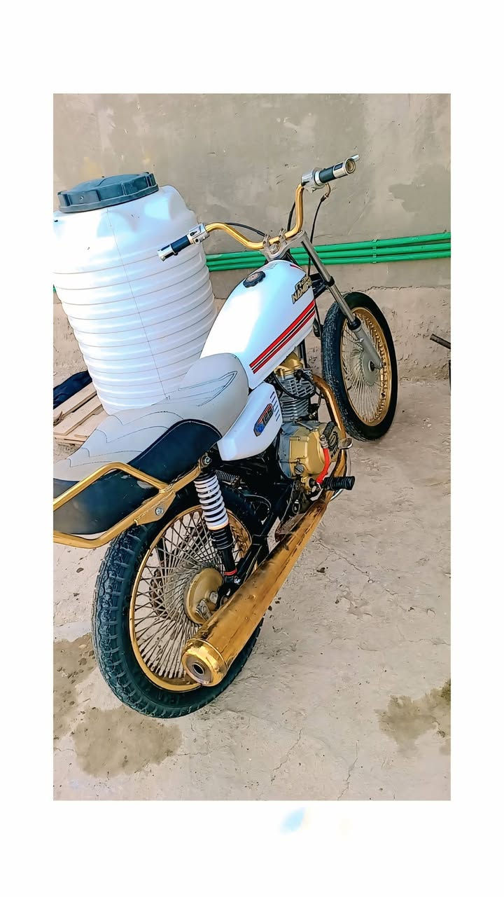 دراجه البيع وراق صولي ٤٥٠وبيه مجال مديل ١٧ المكان ديوانيه الحمزه الشرقي ***********
