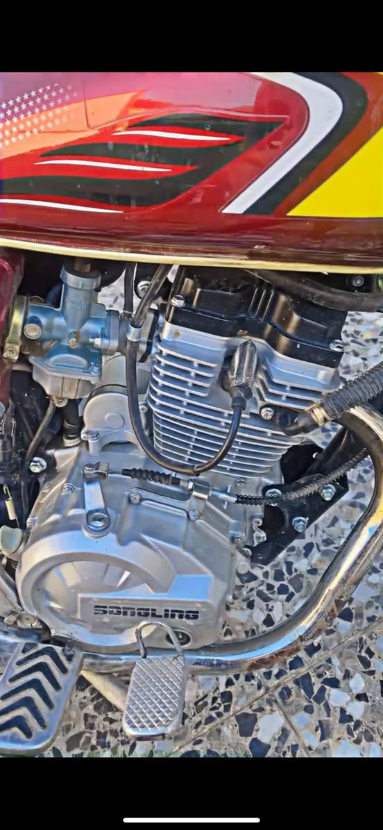 سلام عليكم دراجه ايراني سيفان 2025الاصلي وليش التقليد دراجه كير مكينه كهربائيات مكفوله حجم المحرك 200ccبس ناقصهة عداد سرعه فقط دراجه بصمه وسويج عداد ثنين السعر 850وبيهة مجال العنوان الشعب الرقم ***********
