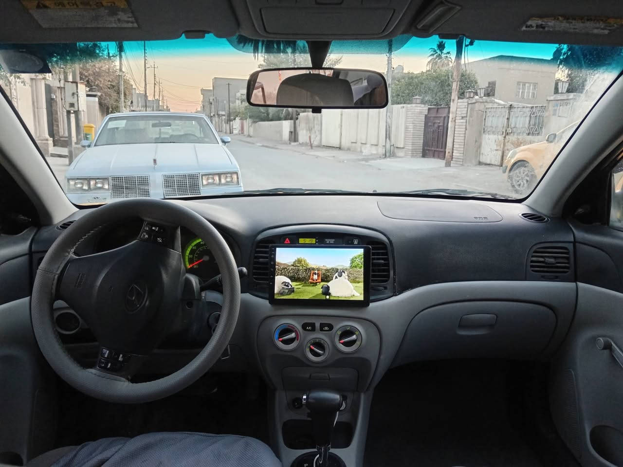 السلام عليكم اكسنت ٢٠٠٩ أمريكي كير محرك كفاله حدادية خير من الله بدون دواخل رقم انكليزي  مصفره غرمات وهيئة منضومة تبريد جديدة شاشة وكامره  باسمي تحويل ثاني يوم السعر ٧٩ وبيه مجال *********** غير متواجد على الفيس
