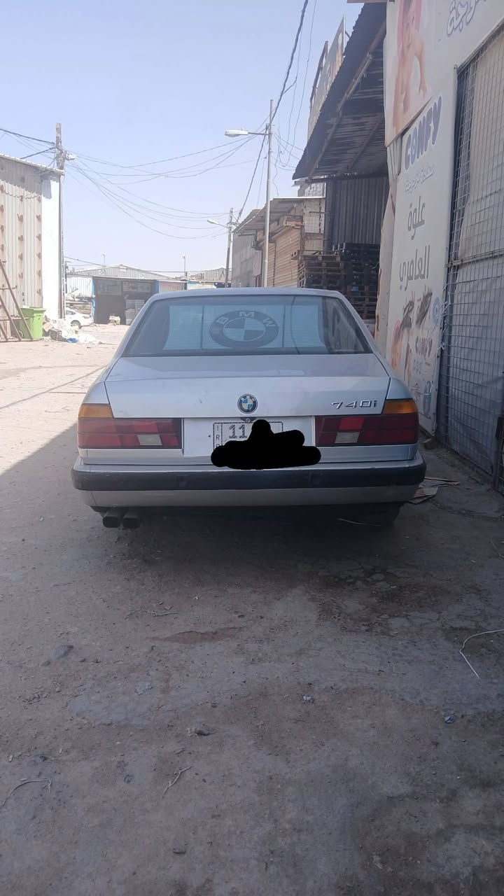 السلام عليكم  bmw 730 1991
السياره مصبوغه عام جماليه بدون ضربه 

مكينه ٣٥ مفتوح لا تتقيص ولا تبخير كير تمام تبريد شغال حداده جديده السياره جاهزه ان شاء الله رقم بغداد سنويه منتهيه صار اشهر شرط التحويل غرفتها جديده سعرها ٦٠ وبيها مجال حك جيتك مكاني بصره *********** 
***********
