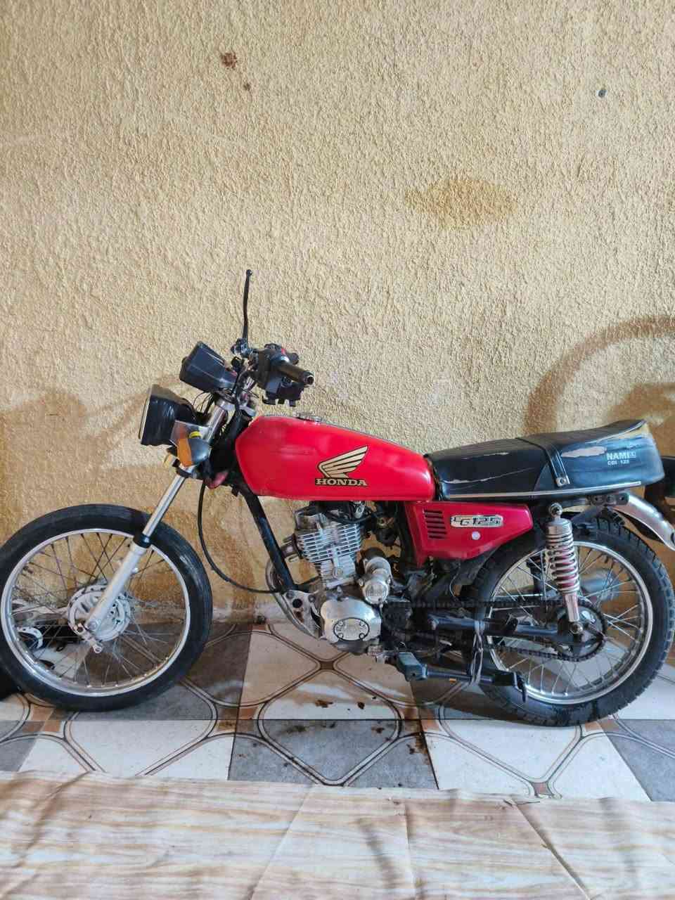 سلام عليكم خوان دراجه بارت خمسه كير اوراق اوراق  الدراجة كاملة بس بي صوت بل مكينه السعر 650 وبيه مجال حك الجيه رقم الهاتف ***********
