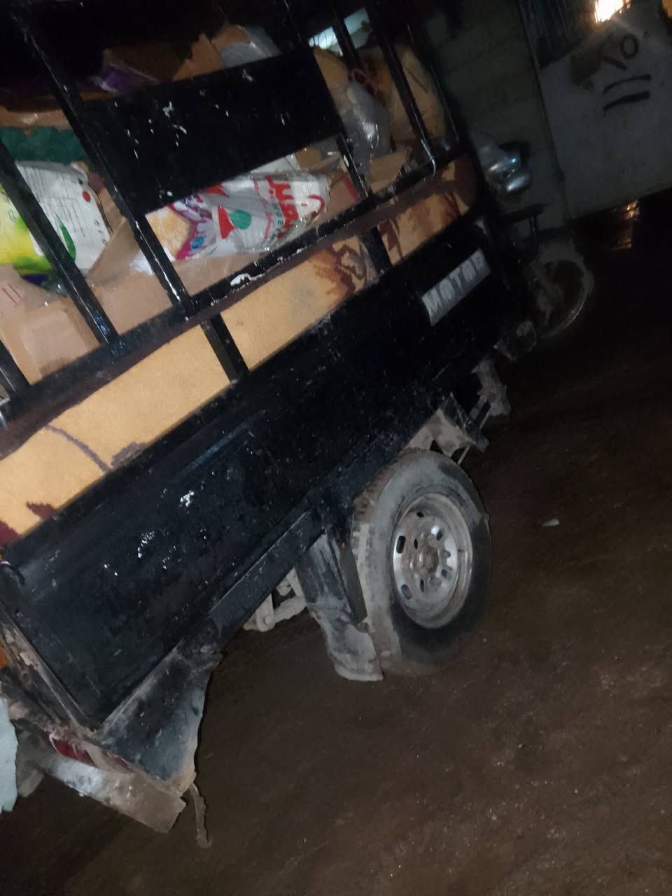 السلام عليكم ستوته للبيع 2014 ستوته مكفوله كفاله عامه شاصي الشرط ماكينه شرط السعر 650 وبي مجال قليل حك الجيه***********
