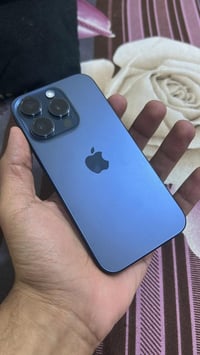 ايفون 15 برو فقط برو ذ٢٥٦ بطارية ٨٥ اللون نيلي ولا شخطة ولا مبدل بي شي...