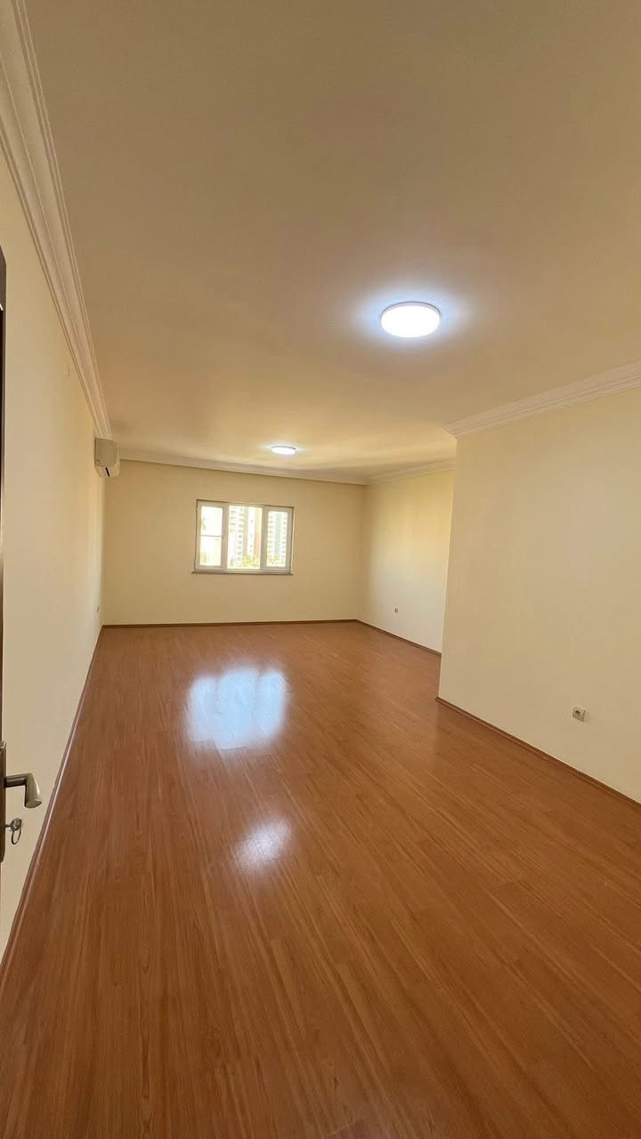 خيار مثالي للسكن و الأستثمار في موقع مطلوب و قيمة ثابتة
موقع اسثنائي في بداية مدخل المجمع مما يمنحك سهولة الدخول و الخروج

📐 المساحة: 168 متر
🏢 الطابق: السادس
🌤 الواجهة: شمال – شرق أطلالة مباشرة على الحدايق
للمزيد من المعلومات:
0750 200 8118
0770 448 8118
