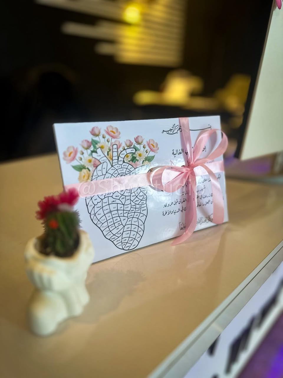 🌙✨ بمناسبة شهر رمضان المبارك وعيد المعلم ✨🌙

لوحة مميزة بتصميم قلب يحتوي على أسماء سور القرآن الكريم،
فكرة تفاعلية يتم تلوين كل جزء عند الحفظ 🤍

هدية راقية ومعبّرة للمعلمة، أو مشروع تحفيزي لحفظ القرآن في رمضان 🌿

📏 المقاس: 20×30 سم
🪵 الخامة: خشب MDF عالي الجودة
💰 السعر: 5000 دينار فقط
🚚 التوصيل لجميع محافظات العراق: 3000 دينار

🎁 عرض خاص خلال شهر رمضان المبارك

للطلب أو الاستفسار يرجى التواصل عبر الرسائل الخاصة 📩


**إذا كنت صاحب هذا الإعلان وتريد حذفه لأي سبب، رجاءا أرسل رسالة إلى الدعم الفني**