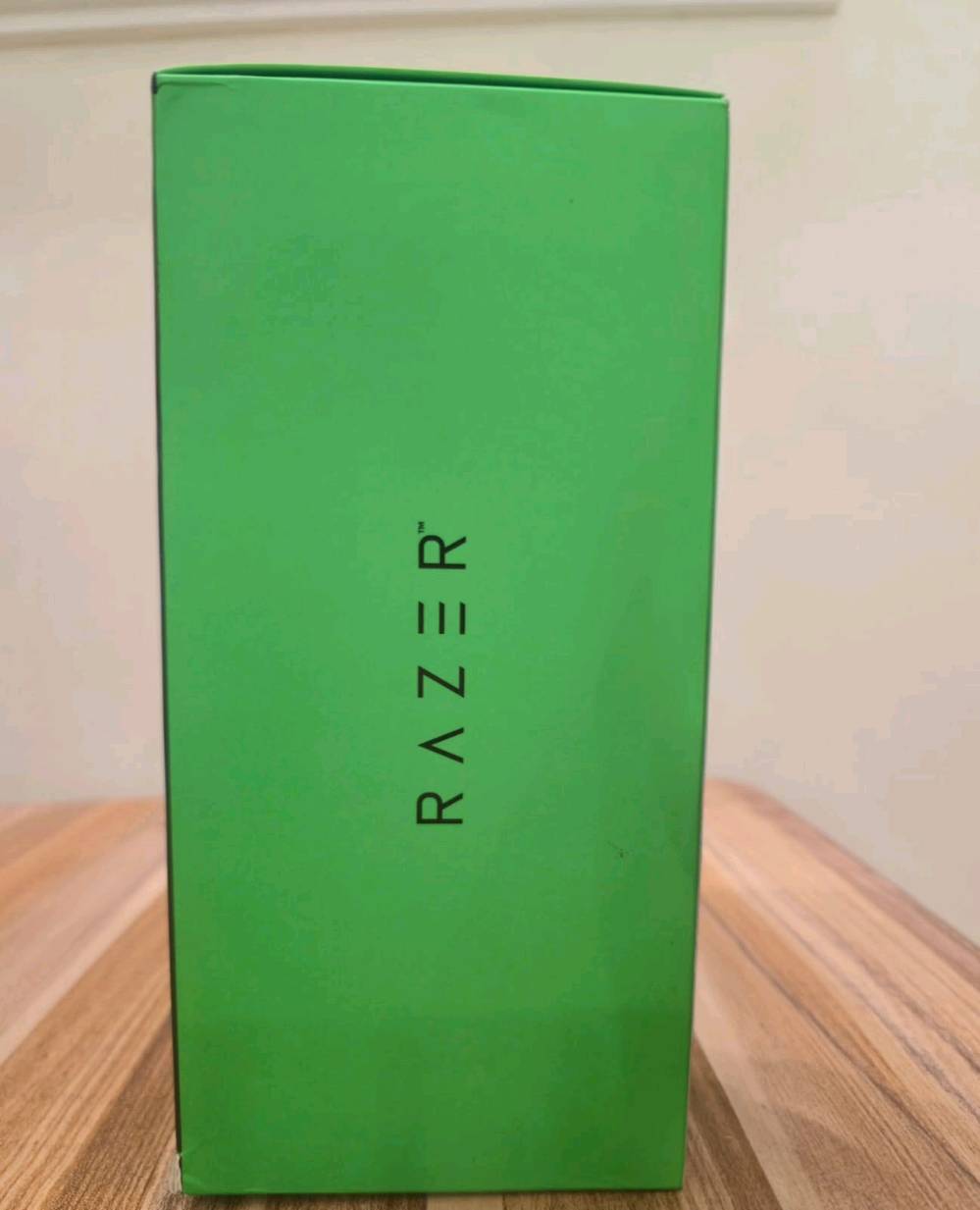 السلام عليكم شباب عندي هاي سماعات Razer Blackshark v2+sound card جديدة ما مفتوحة بعدها بكارتونها صوتها محيطي 100% جديدة سعر 110 متوفر توصيل