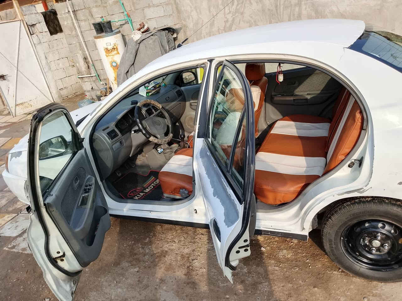 السلام عليكم كيا ريو موديل ٢٠٠٩شركه العامه شكل قديم سياره مكفوله قطره صبغ مابيها مكينه اوكير تخم تاير رقم انكليزي اوسنويا بسمي العنوان حي العامل قرب البيت الياباني موبايل ***********
