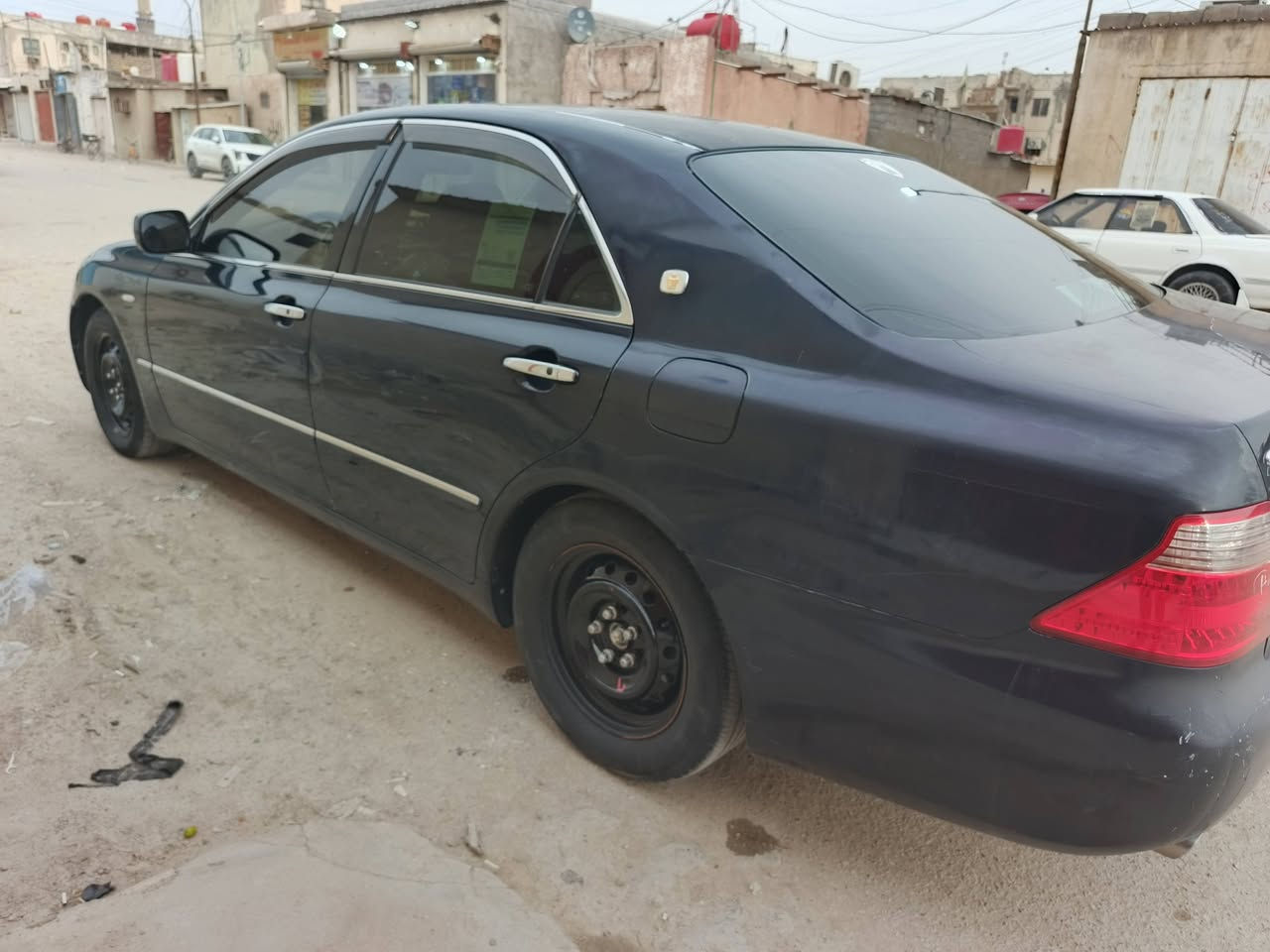 ***********
متوم
شاهينة
