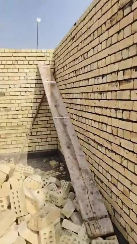 خدمات البناء المتكاملة ونقل المواد 👷‍♂️
​تعلن ورشتنا عن توفر كافة خدمات البناء والترميم بأيدي ماهرة ودقة عالية في التنفيذ.
​🛠️ خدماتنا تشمل:
​البناء والترميم: (بناء، لبخ، نثـر).
​الأرضيات والواجهات: (تطبيك سيراميك، كاشي، مرمر).
​السطوح: (تطبيك شتايـكر بجودة عالية وعزل ممتاز).
​الرفع والتحميل: (تصعيد ونقل جميع أنواع مواد البناء إلى الطوابق العليا).
​📞 للاستفسار والاتصال المباشر:
📱 ***********
​💬 للمراسلة الفورية عبر الواتساب:
🟢 ***********
​دقة في المواعيد.. وإتقان في العمل! 👍
