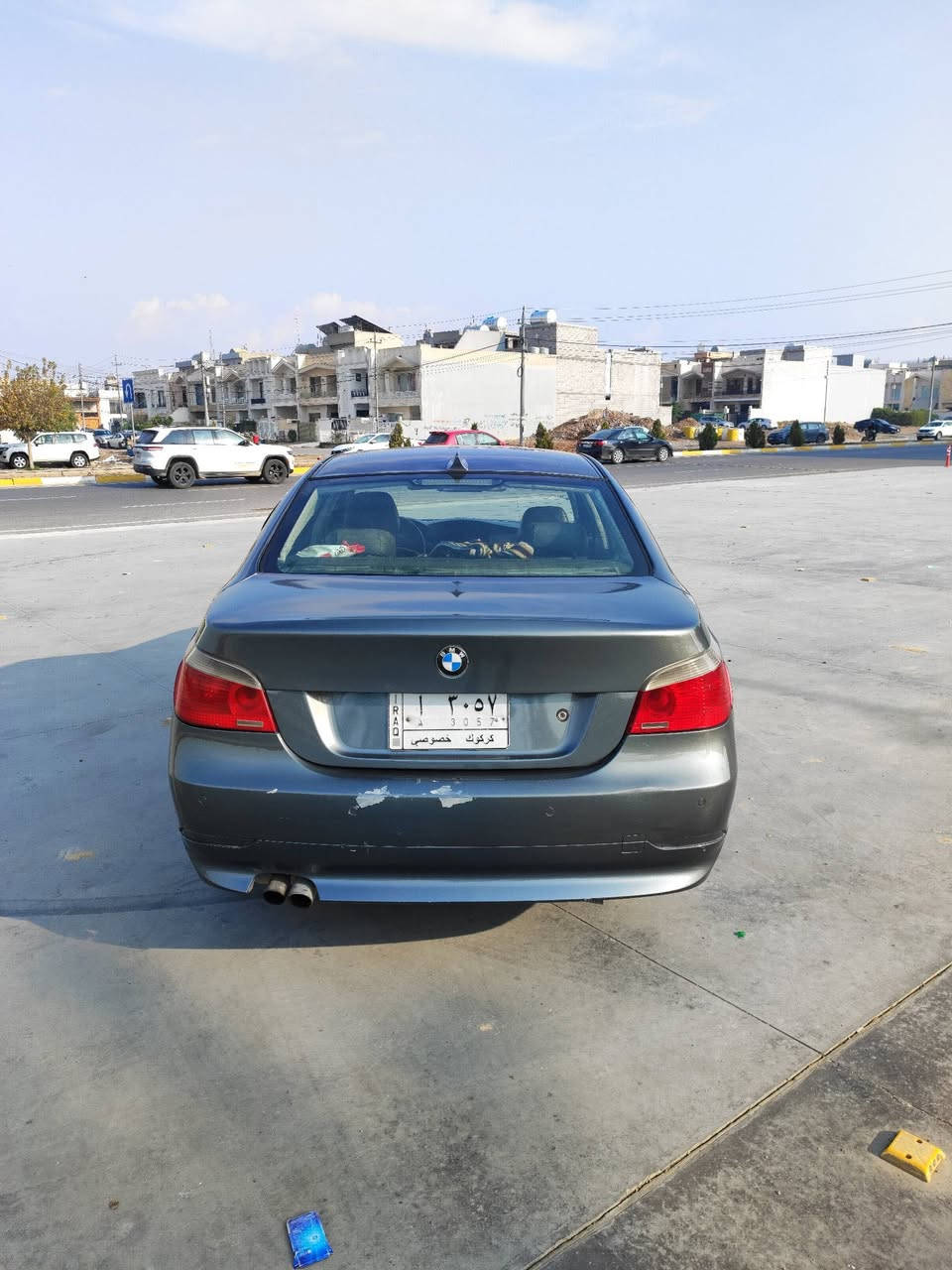 السلام عليكم اخوان
E60 2007
 وارد امريكي فول مواصفات Xdrive فور ويل

محرك n52 نوزل قصير المرغوب والكير بلادي

مقاعد تدفئه وخزن فول كهرباء

السيارة صبغ حزام وبيها حادث بالچاملغ الامامي اليمين والچاملغ الخلفي جهة السائق السعر 85 وبي مجال 

السيارة رقم كركوك تريد تحويل تريد وكاله موجود مكاني اربيل
واتساب ***********
