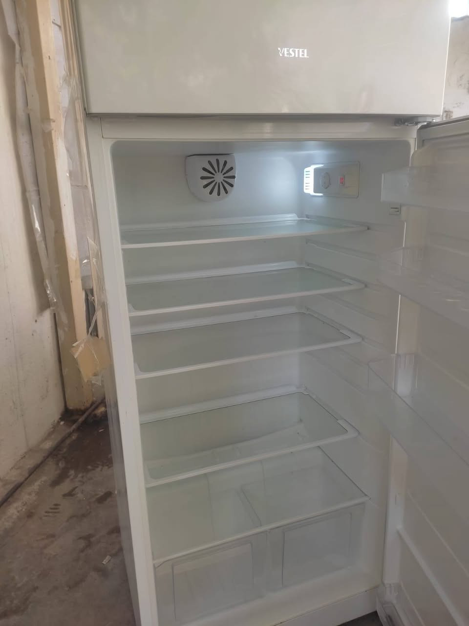 ***********
شراي يراسلني واتساب فقط 
ثلاجه فستل الاصلي الحجم الكبير اخت جديده سعر كلش مناسب عنوان بغداد الاغظميه 
(( شراي يتفضل واتساب فقط ))
