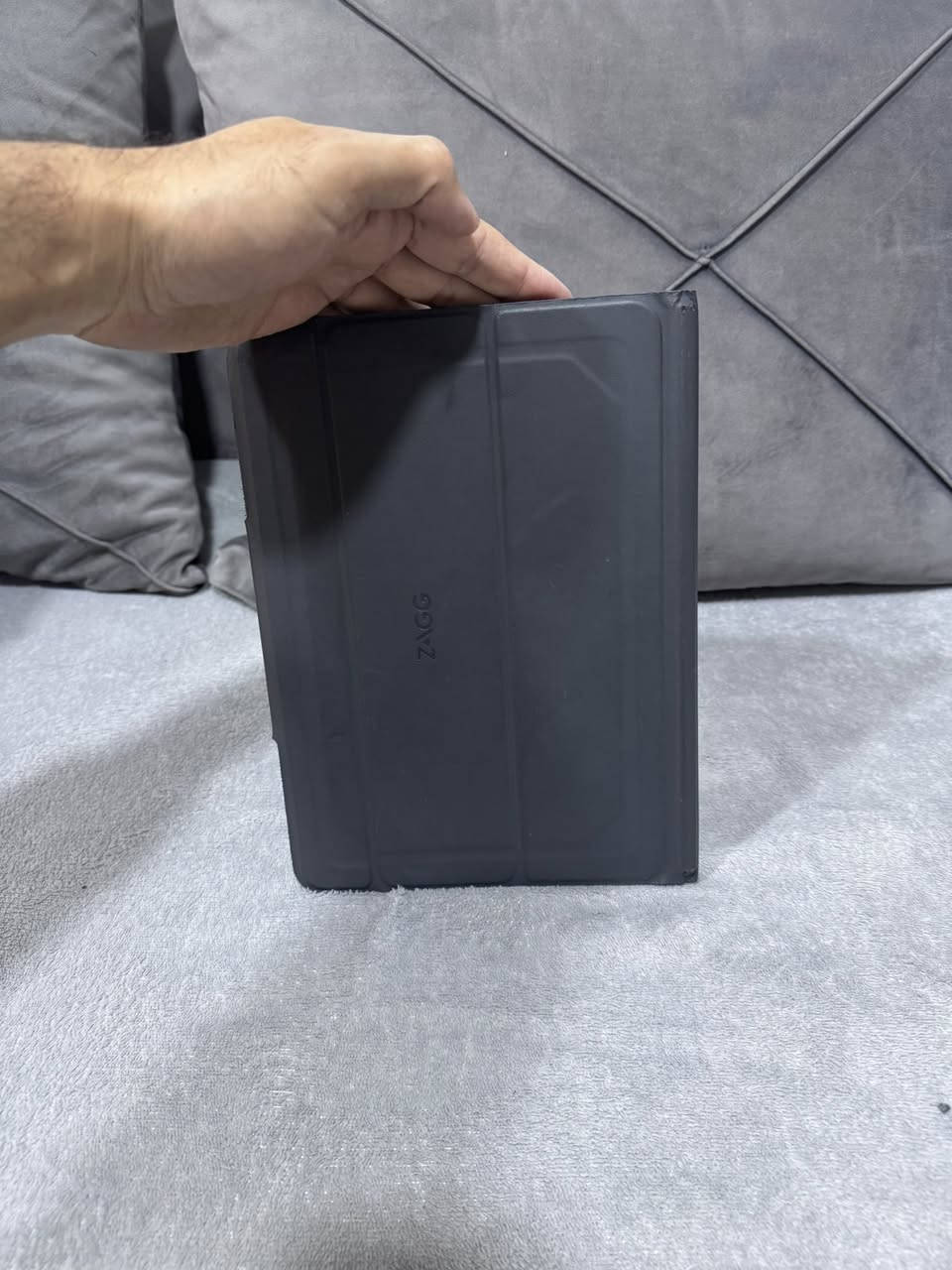 Keyboard Bluetooth 10-2 inch and magnetic cover
كيبورد بلوتوث وكفر ممغنط لاي آيباد حجم 10.2 انش مثل (ايباد ٦ و ٧ و ٨ و ٩ و ١٠ وحتى ١١)وايضاً يدعم آيباد برو حجم 10.5 انش وايباد اير الجيل الثالث …. الكيبورد بحاله ممتازة 
البيع بسعر رمزي سعرو ع الايبيه ب ٤٠ دينار
للبيع فقط ب ٢٥  شامل التوصيل


**إذا كنت صاحب هذا الإعلان وتريد حذفه لأي سبب، رجاءا أرسل رسالة إلى الدعم الفني**