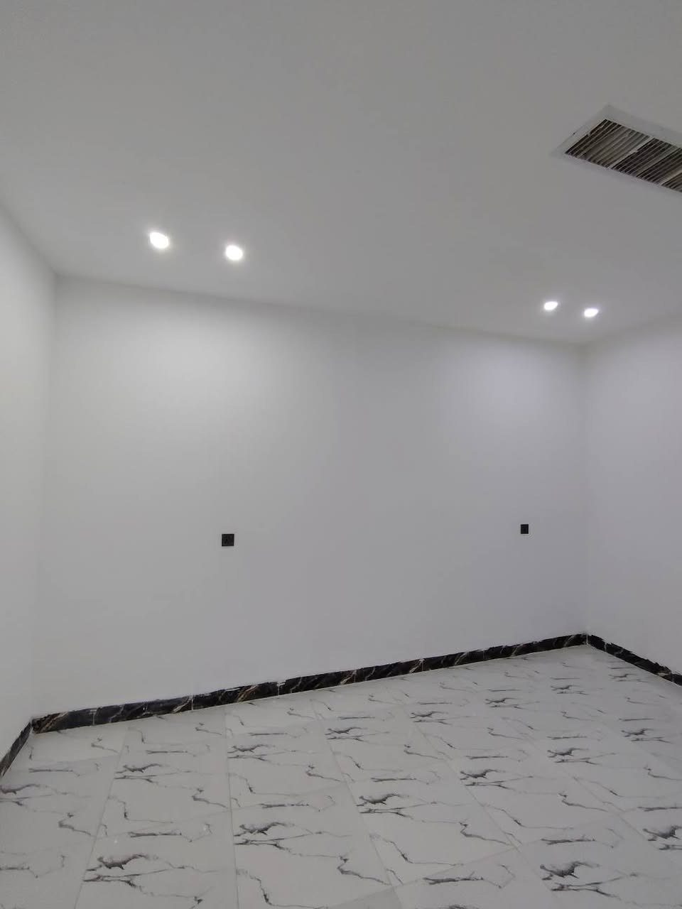 دار للبيع فقط  ١٠٠ متر  جديد حي بدر فرع مول حسين واصل خدمات مجاري ماء كهرباء
*********** كركوك, العراق
