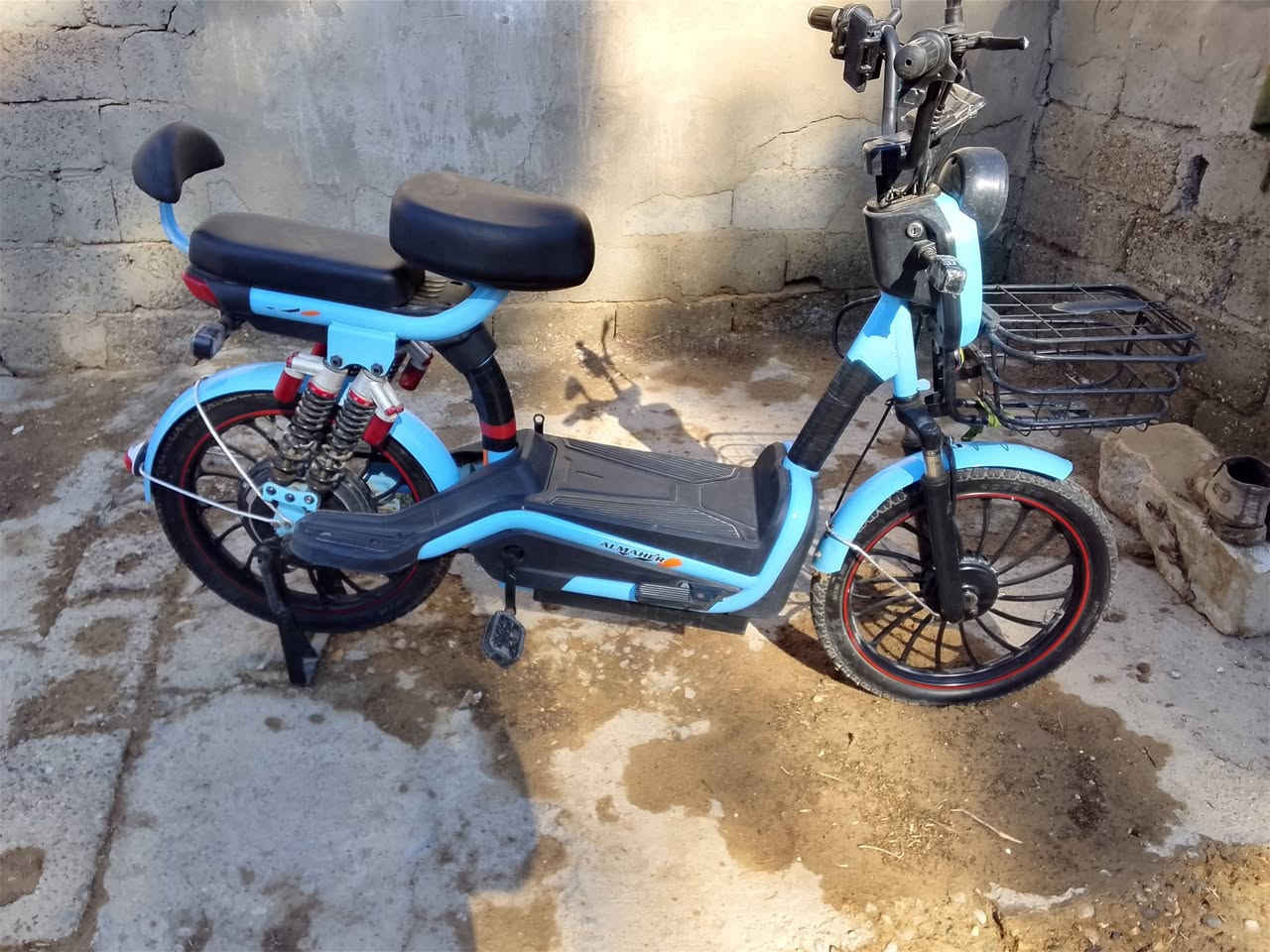 دراجه شحن للبيع سرعه 80 كيلومتر 4بطاريات و4 نمر 🐅 نظيفه وكله شغال قيم وخذ مكاني بسمايه ‏‪***********‬‏
