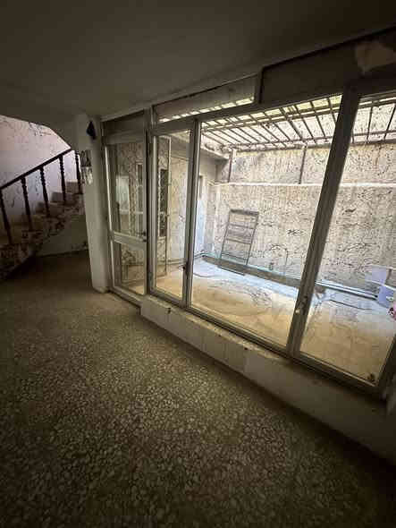 بيت للأيجار مساحة٣٠٠م 
يحتوي على#استقبال#مطبخ#2غرف#خدمات #بارك البيت معزول الفوك عن الجواه 
الموقع 📍حي اور ال600 (موقع ممتاز)
للأستفسار آكثر الأتصال ع الارقم***********
