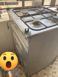 عندي طباخ نضيف شغال للبيع سعرها ٥٠ وبي مجال07729829839