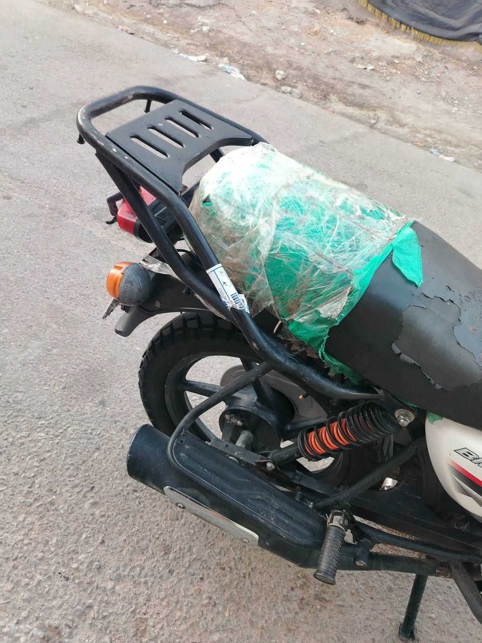 سلام عليكم بوكسر كلاسك محور جبلي كلة أصلي موديل 22 بيها بداية تبخير المكان بغداد مدينة الصدر السعر مليونين ***********
