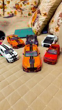 مجسمات سيارات • ديكور • توصيل