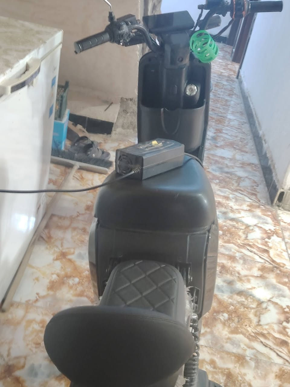 R8 نظافة فول بطاريات جديده مستخدم شي قليل السعر ٣٠ *********** ***********
