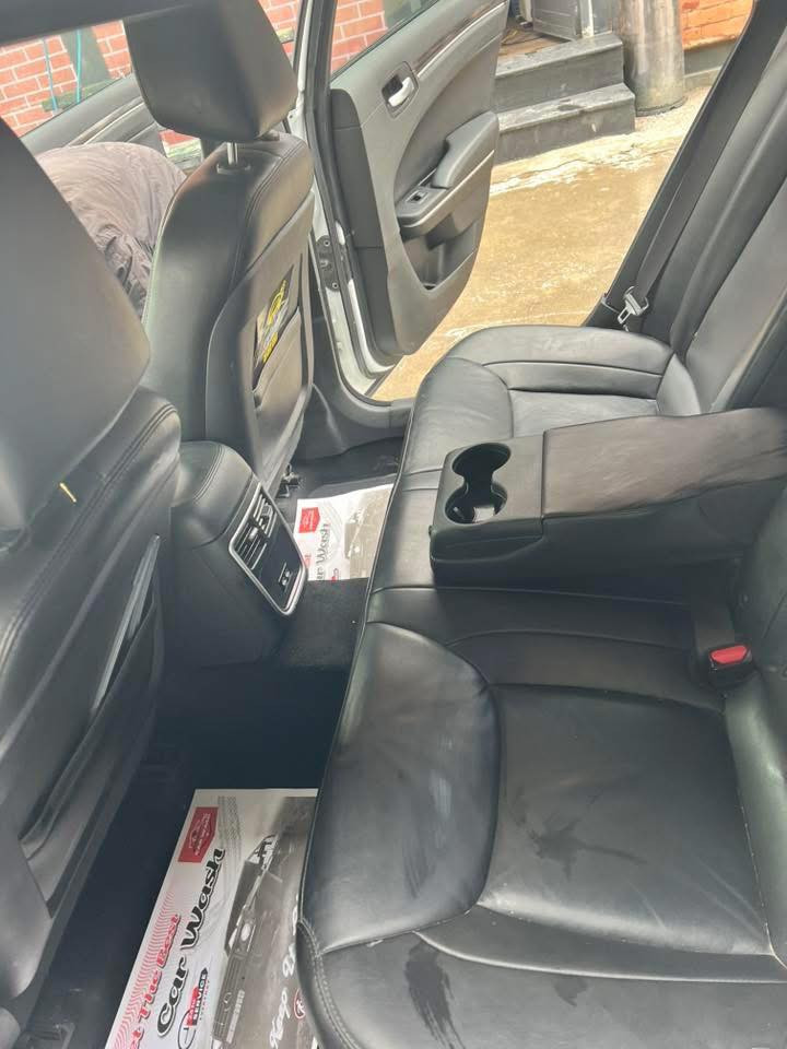 سلام عليكم 
للبيع كرايسلر تورنكL موديل 21
مواصفاتها  كلش حلوه عده الفتحه 
حساسات امامي خلفي +جانبي +اشاير بالمري + اشاير ترحيب كشنات جلد تدفئه تبريد بلادي ماشيه 64مايل
 رقم بغداد بسمي شخصيآ
سياره على وضع الشركه كلش جديده 
 تخم تاير جديد منضومه لايت زنون جديده شادلها  
السياره حادثها قطعتين صبغ فقط بدون دواخل صور الحادث بالمنشور 
المكان بغداد التاجي 
***********
