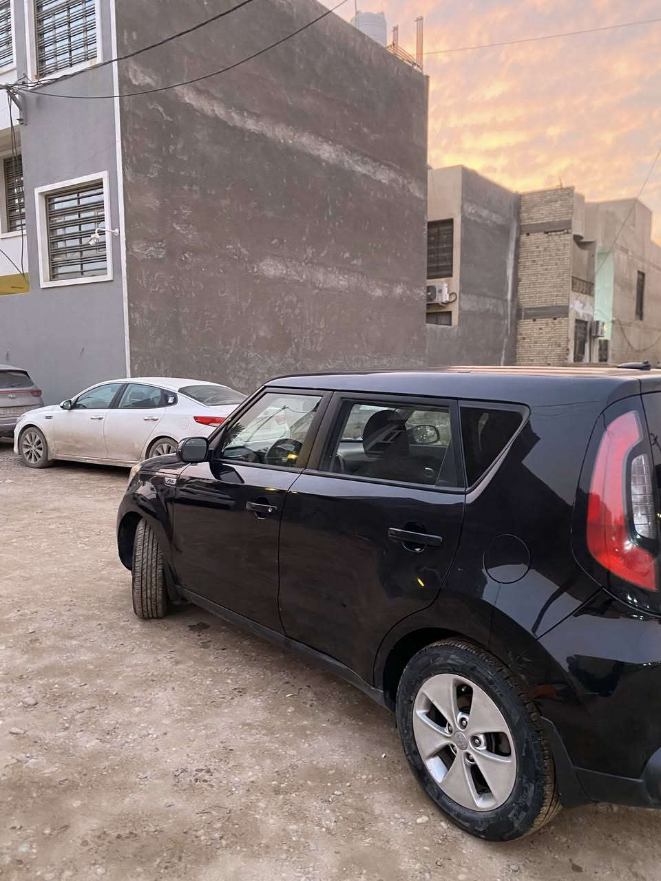 سلام عليكم  صول ٢٠١٥ ماشيه٧٤الف ١٦٠٠GDI حادثه شبر بل بنيد فقط بدون لغود بدون شواصي. مجرد شبر راجع بارد  صور الحادث  والسونار مرفقه  بل منشور سياره بدون قطرة صبغ مطاك بيه ايرباك وبيه بارد شويه بجاملغ الصدر والجاملغ الخلفي هم بارد شويه  سياره بيه كم ملاحظه بل كشر تخم تاير جدد. تخم بلكات جدد مجاول جدد ٣ وضعيات قياده سبورت ايكو عادي شاشه جبيره كامره فول اجدي تحكم مرايات  مثبت سرعه تحكم ستيرن جهتين داش كام   كشنات مخمل كير ومحرك مكفول  سياره مال بيت  رقم بغداد دولي هزه جديده  السياره بأسمي  صدره نص عمر للأمانه  
 السعر 110 وبيه مجال بسيط 
خاص مفتوح 
*********** واتساب
