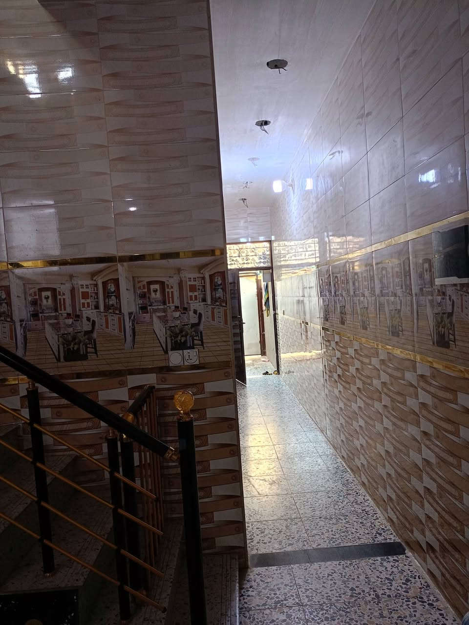 سلام عليكم دار للبيع لمساحه 100 متر واجهه 5 ونزال 20  استقبال صاله غرفه نوم حمام خارجي حمام داخلي منور سطحين بناء طابوك الارضيه رفت كاشي سيراميك بيت بناء جديد خدمات كامله ماء مجاري كهرباء تبليط حي البساتين حي السلام تفاصيل اكثر خاص او اتصل ***********
