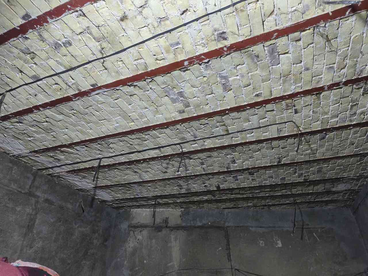 السلام عليكم بيت طابو صرف البيع مساحه ١٦٠غرفتين وصاله ومطبخ وصحيات بناء طابوك مكانه العكبه قرب الروضه ***********
