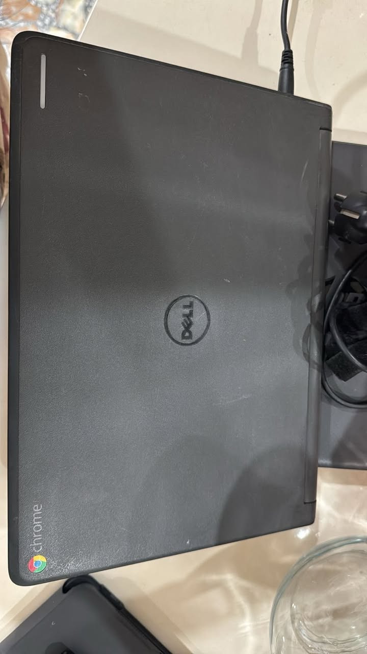 لابتوب DELL مال دراسة حصراً
نظافة 100‎%‎ مع شاحنة شغالة لا يوجد بيها اي مشكلة ولا عطل ولا داخله مصلح 
سعر 75 الف وبيها مجال بسيط 
***********
