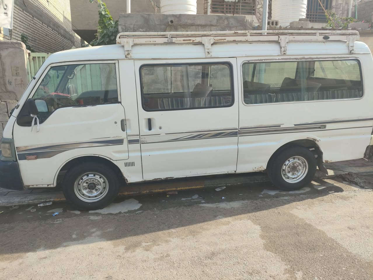 السلام عليكم
مازدا موديل 2000 للبيع 
السيارة جاهزة مكينة ونجي 
السوباية مو وياها 
للأستفسار الاتصال على ***********
