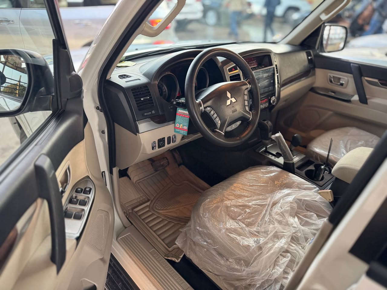 كوردی / عربی 
‎بسم الله الرحمن الرحيم

Mitsubishi Pajero 2016  GLS clean
پاجیرۆ مۆدێل ٢٠١٦ بێ بۆیاخ سفری ئێرەیە (سید نهرۆ )
ماشەڵا سەیارەیەکی جوان و عایلەی و کەم مەسرەف
سەنەویو رەقەم تازەیە تا ٢٠٣٠ بە ناوی خۆمەوەیە 
مەکینە ٦ پستۆن ٣.٥ مەرغوب و دەبڵ ئەکسل 
گێڕو مەکینە و ئەکسل و غەرامە و بۆیاخ بە شەرت
هەرزەو بەڕاد تازەیە و تایە و پاتری  تازەیە 
تەنها ١١٠ هەزار کیلۆمەتر ڕۆیشتوە 

نرخ 💵(( 178 )) 💵وەرەقە و معامەلەیەکی کەم 

مواسەفات :
حەوت نەفەریە سێڕیز کوشن و تەبرید مەرکەزیە 
شاشە و کامێرا و حاسە و ئاوێنە کارەبا (شەفت)
توڵی سەقف و لایت لید و زینۆن و پلاجکتۆرە 
سوکان ڤۆلیۆم و دیاری کردنی خێرایی 
دوو سویچی شەریکەی لەگەڵە 
زۆر مواسەفاتی تر..

سەیارەکە لە هەموو ڕویەکەوە جاهیزە هیچ مەسرەفێکی تیا نیە  تەنها کڕیارێکی ئەوێ ✅

ڤیدیۆی کاملی سەیارەکەم لایە کڕیار داوا بکات ✅

📍شوێن : سلێمانی 

***********☎️
ڤایبەر و واتسئاپی لەسەرە 
————————————————————
باجیرو ( عنکبوت ) ٢٠١٦ مکفول و وکالە سلێمانیە 
ماشاءالله سيارة عائليه و رجالي و جاهزة 
سنوي و رقم جديد حتى ٢٠٣٠ و باسمي تحويل مباشر 
محرك ٦ سلندر ٣.٥ ما مفتوح مرغوب و فور ويل 
گير و محرك اكسل و غرامة و صبغ كل بشرط 
فحص هزة و براد جديد و تاير و بطارية جديدة
ماشي ١١٠ الف كيلومتر 

سعر 💵(( ١٧٨ )) 💵ورقة و بيها مجال بسيط

مواصفات: 
٣ مقعد و ٧ راكب و تبريد مركزي 
شاشة و كاميرا و حساس و مري كهربائي شفت 
لايت ليد و زينون و بروجكتر و طول سقف 
ستيرن فوليوم و تحديد سرعة 
ويا ٢ سويج شركة 
بعد هواي مواصفات..

سيارة جاهزة من كل نواحي بدون اي مصرف
بشرط كل شي ✅

عندي فيديو كامل سيارة شراي آطلب و تدلل ✅

📍مكان : سليمانيه 

***********☎️
فايبر و واتساب موجود السليمانية, العراق
