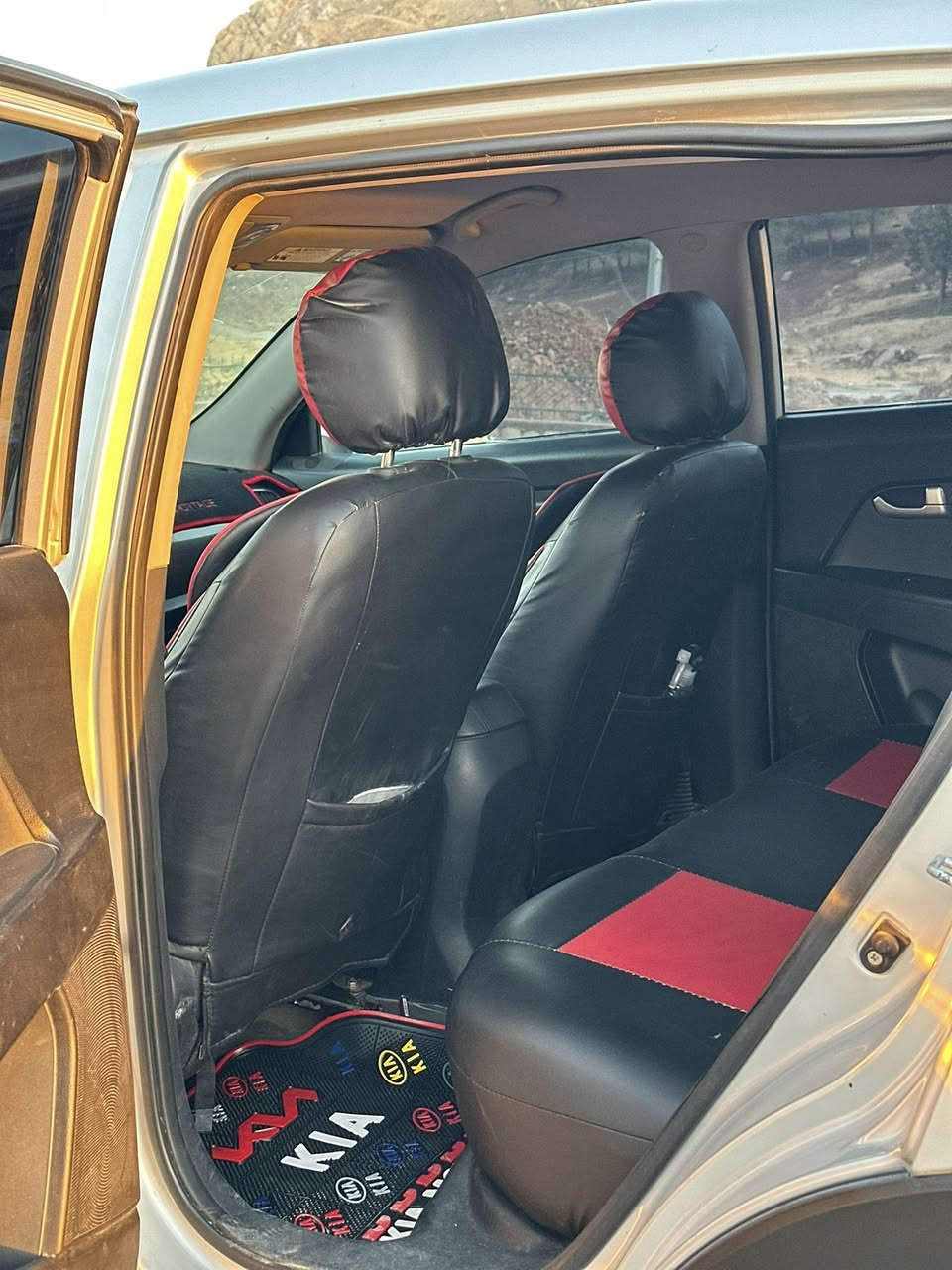 کیا سپۆرتاج مۆدێل ٢٠١٢
ساخە  سەیارەکە براوە نیە 
بۆیاخ ٥ پارچەی هەیە لەسەر ساخە 
سەیارەکە فولە بەس پانۆراما نیە 
شوێن ڕانیە   
ژ.م    ***********.
