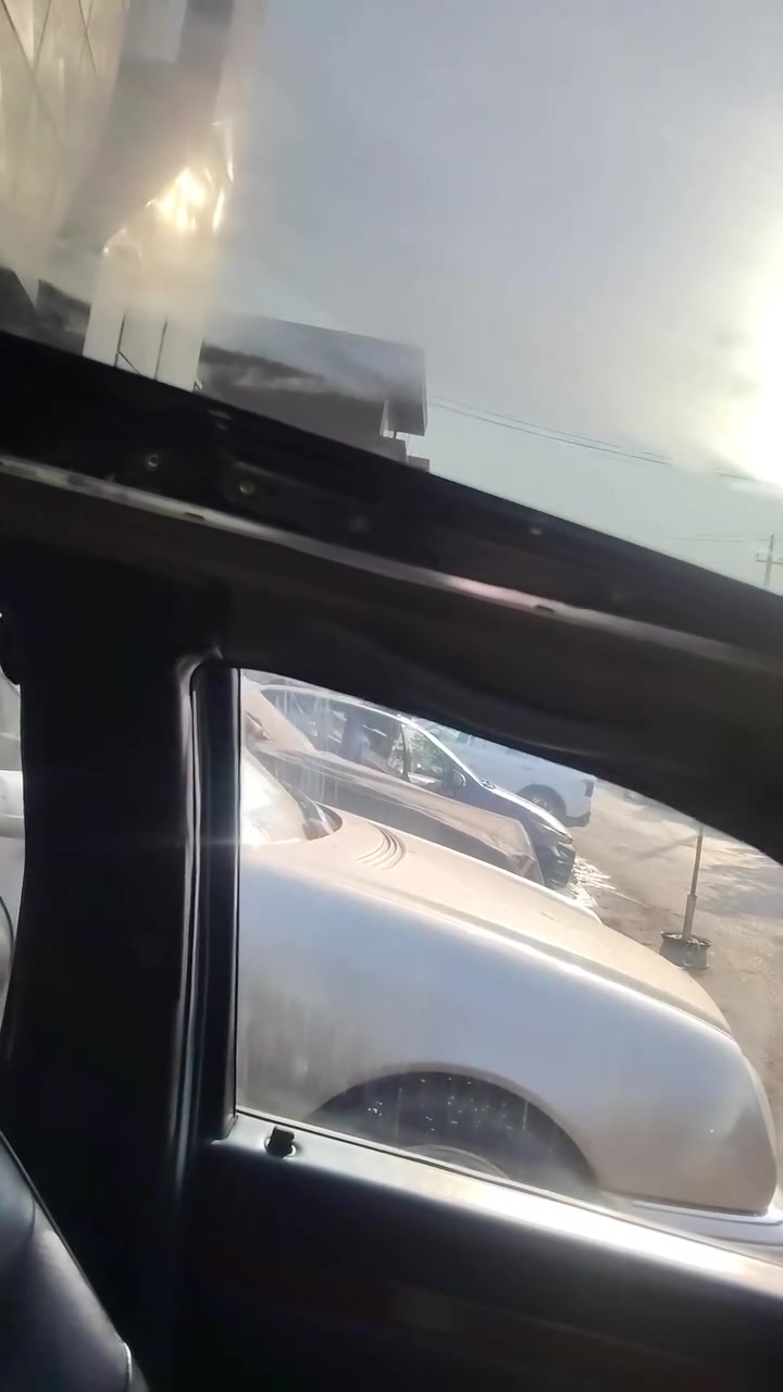 السلام عليكم تصليح سلايت روف شيخ عمر الشارع الثالث ***********
