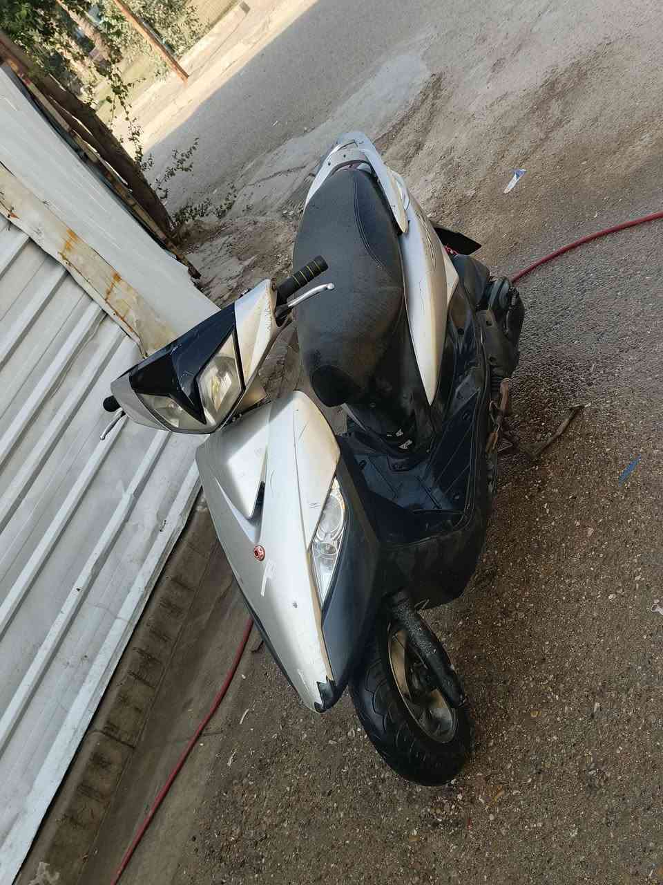 دراجه حلوه ونضيفه ونصبتها احله من صوره 

 شلعه معدل حلوه دراجه 

 مكينه ناعمه تخبل 

كابريتر بلادي مالتها لاصلي 

سلف هندر كله شغال

سعرها 450 سعرها مناسب كلش

مكاني رحمانيه مال شعله 

(***********)
