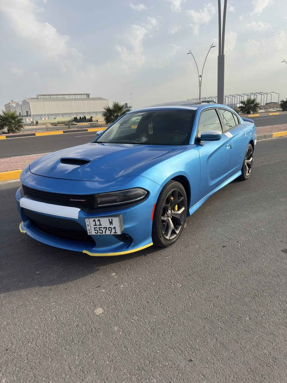 جارجر GT  جيتي  )

( وكاله هارلم خليجي  ) مغلفة PPF ضمان 10 سنوات 

الموديل : 2019 . (سياره خليجي وكاله هارلم ) 

( المحرك : 6V 3600. ) 

(سياره كفاله عامه لا صبغ ولا بارد ولا. شخوط ) 

العداد :80KM الف  شرط الفحص  ( سياره جديده ) 

(سياره بلاديه كله على ايد وحده )

( رقم بغداد بسمي الجديد تحويل ثاني يوم )

المواصفات : الون بحري الجميل 

* نسخة  GT 

* حساسات خلفية . 

* شاشه كبيرة مع نظام ملاحة نفكيشن GPS .

* سستم صوت الپاين مع سماعات پريميوم .

* ويل قياس 20 انج . 

* مصابيح امامية زنون . كلش عالي فلاش

* كشافات الضباب زنون . 

* فتحت سقف (سلايد) . 

* مقاعد رياضية من الجلد الفاخر . غرفة مخليلة بلون السيارة كلفتني 4 ورقات 

* المقاعد الأمامية كهربائية . 

* مقاعد أمامية تبريد وتدفئة . 

* تشغيل عن بعد . 

* ستيرن كهربائي . 

* تدفئة ستيرن . 

* محدد سرعة . 

* تلفون بلوتوث . 

* كاميرا خلفية .

* مرايا متحسسة للاضاءة العالية .

* كير شفتر بالستيرن . 

* الداخل سيستم كاربون ڤايبر كامل دشبول وبيبان 

* دخول ذكي (بصمة) .

سياره ماخذه من شركه هارلم 

سياره  خليجيه 

قطعة نادره سياره استخدام شخصي 1

رقمي *********** 

مكاني البصرة.."

