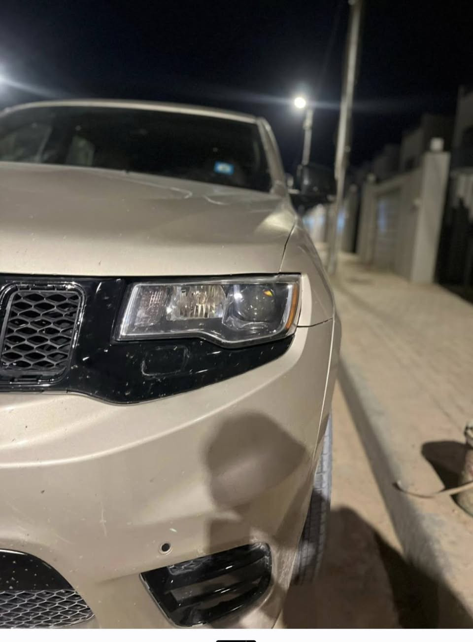 السلام عليكم للبيع جيب ١٥ رقم بغداد  لمتد فول عده الفتحه كير مكينه حداديه كهربائيات تمام  مصبوغه عام بدون دواخل فقط الجاملغ الخلفي بيه ضرر  السعر ١٤٠ بيه مجال قليل مكاني كربلاء ***********
