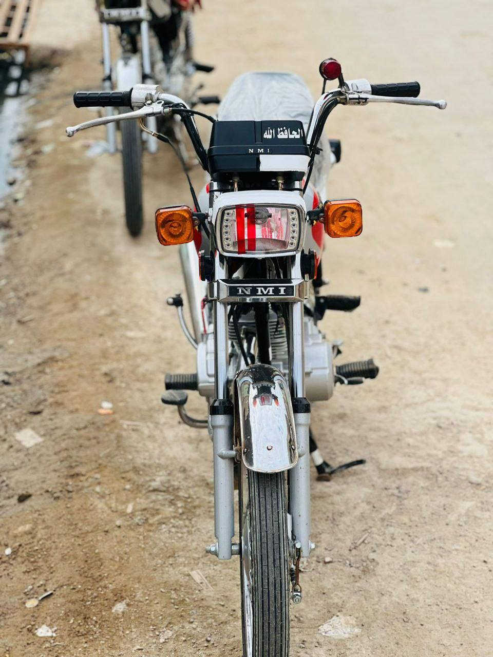 السلام عليكم دراجه للبيع شاصي ٢١وتعميره شلامجه ٢٦ كلها اصلي مابيها برغي تجاري محرك ثالث تبديله دهن الشراي يتصل ***********
