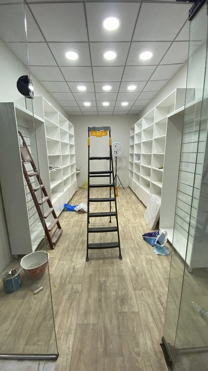 7 رفوف  و2 تعاليك
ارتفاع الرف 2.5 متر عمق 30 سم 

شغل تفصال تركي وثقيل جدا مع لوكرات ابواب تحت 

ارتفاع التعاليك 2 متر عمق 30 هم ثقيل وتركي درجه اولى 

مامستخدم  ابدا صارلهن 5 ايام من خليتهن بالمحل حتى اليدات ممشدودات 

السعر الرفوف الواحد ع85 الف علما الواحد صار عليه 100 الف 

وسعر تعاليك 75 الف صار عليه ب90 الف الواحد 

تجي وتشوف بعينك مكاني بغداد - حي اور 

***********. واتساب فقط
